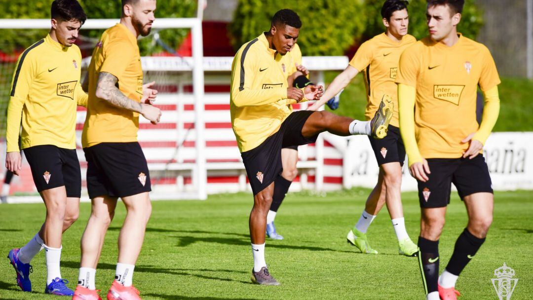 Murilo en su primer entrenamiento con el Sporting.