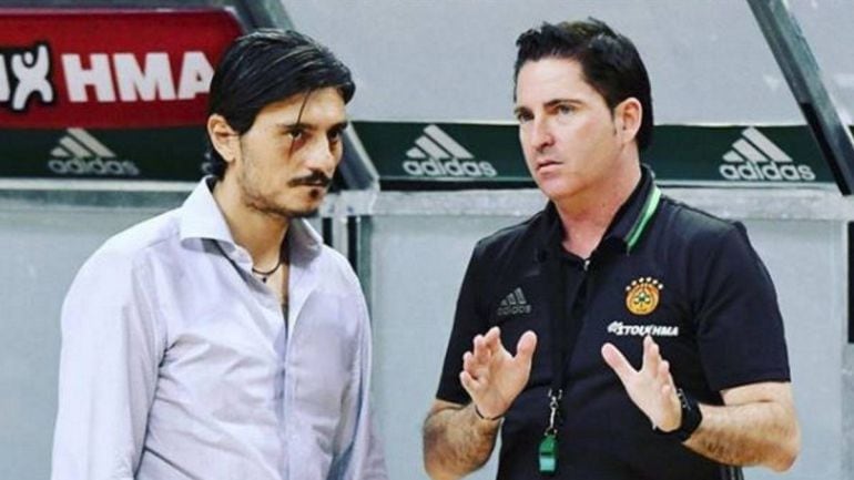 Dimitris Giannakopoulos y Xabi Pascual, su entrenador.