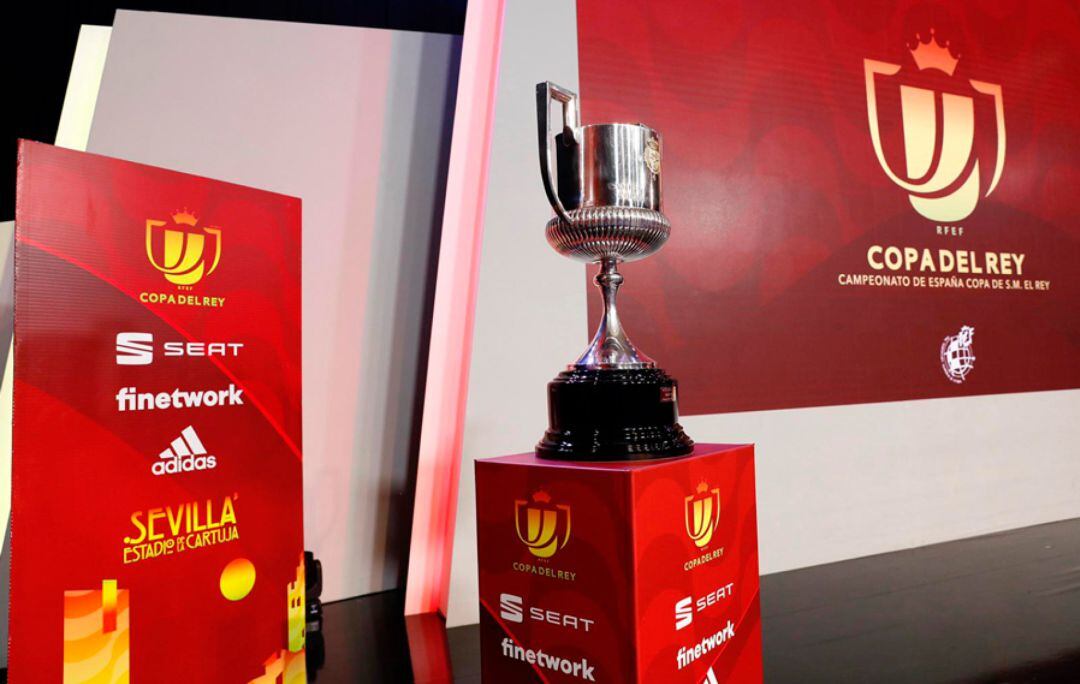 La Copa del Rey estaba expuesta durante el sorteo