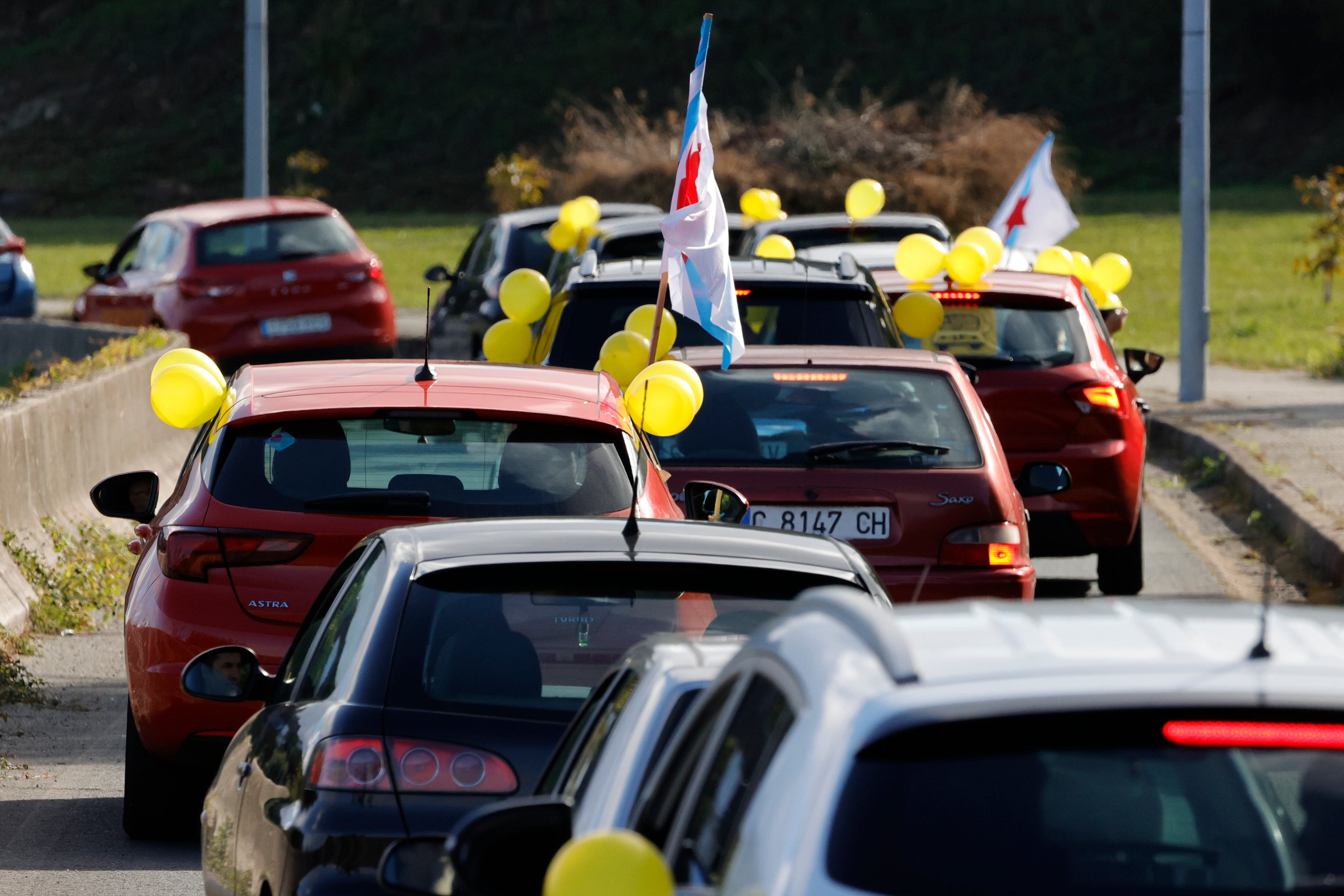 24.09.2022 : Ferrol TRANSPORTE FERROLTERRA. La plataforma por un transporte público digno en Ferrol, convoca una caravana que circulará por la AP-9 como protesta por el servicio deficitario de autobuses entre Ferrol y A Coruña para el que piden más y mejores vehículos Foto:kiko delgado / EFE