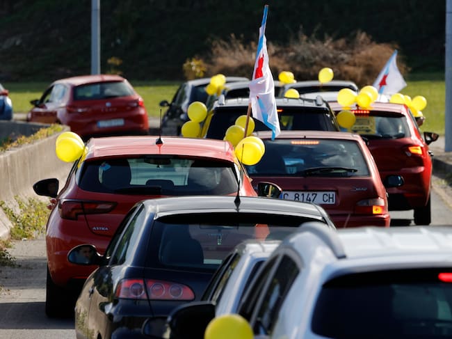 24.09.2022 : Ferrol TRANSPORTE FERROLTERRA. La plataforma por un transporte público digno en Ferrol, convoca una caravana que circulará por la AP-9 como protesta por el servicio deficitario de autobuses entre Ferrol y A Coruña para el que piden más y mejores vehículos Foto:kiko delgado / EFE