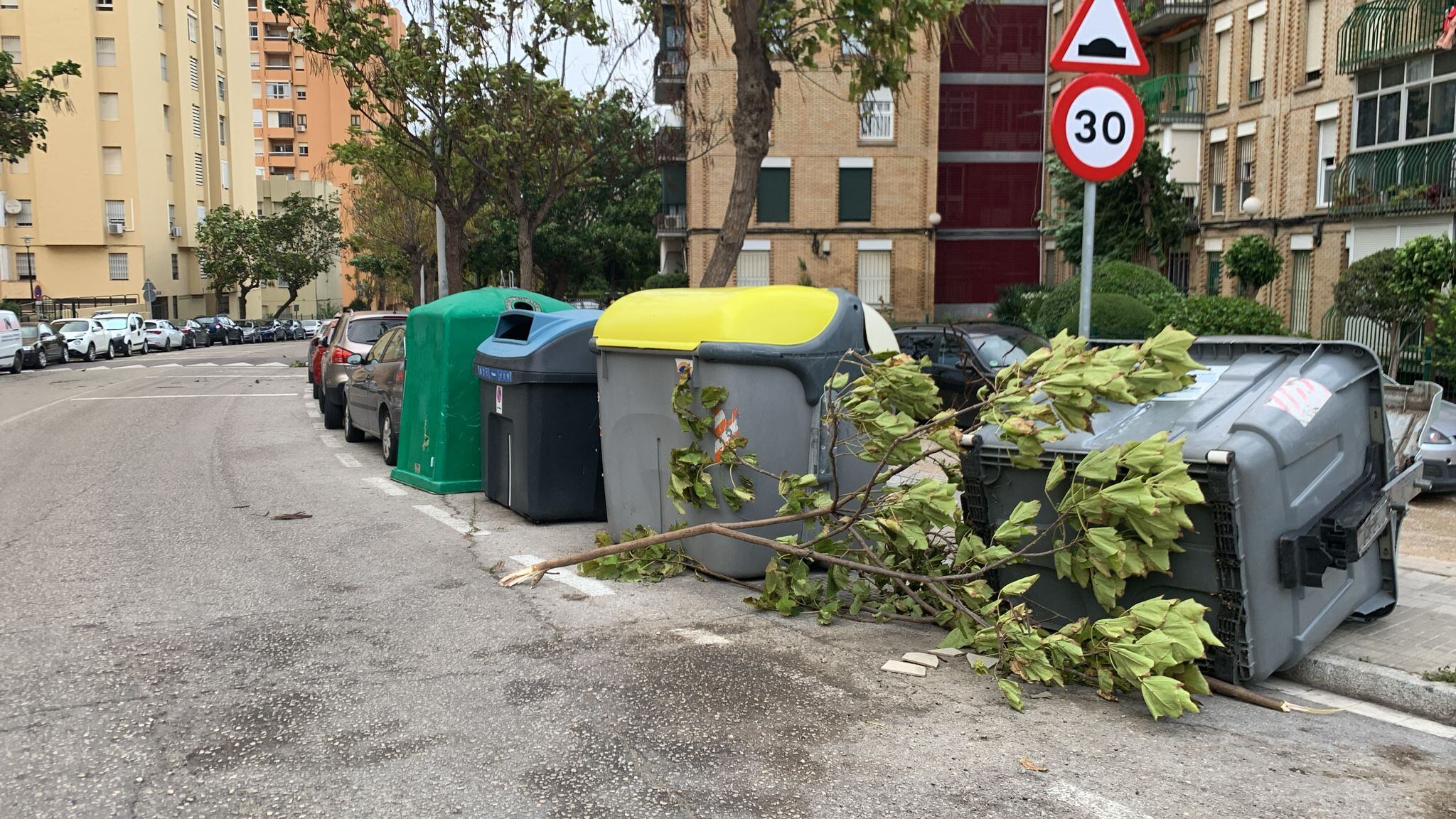 Un contenedor volcado en Algeciras