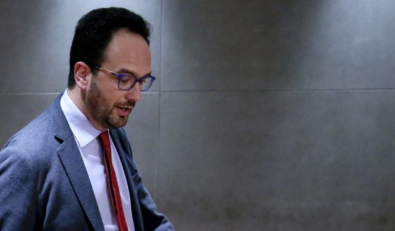 El portavoz del PSOE en el Congreso, Antonio Hernando, ayer en el Congreso.