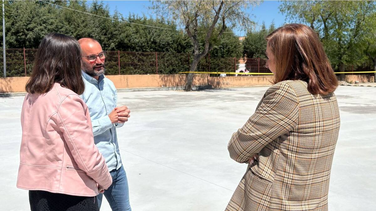 La alcaldesa de Ciempozuelos, Raquel Jimeno, repasa las obras de mejora en colegios locales