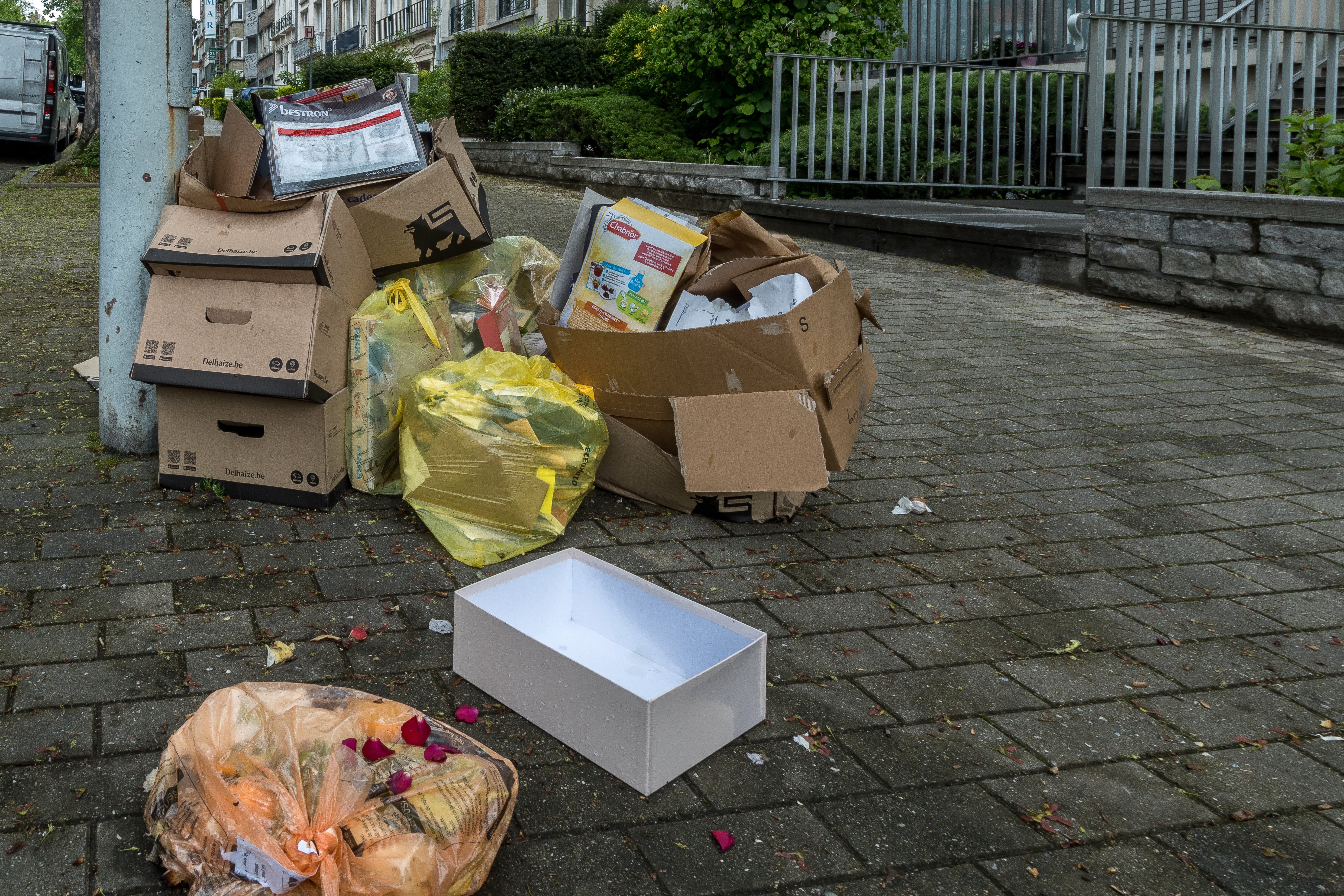 Bolsas de basura en la ciudad belga de Uccle