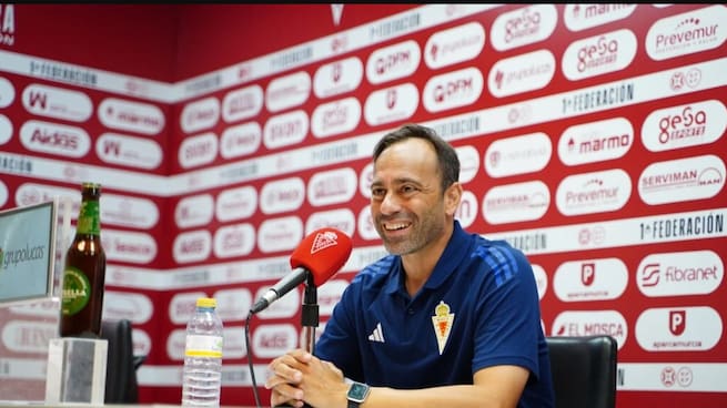 Fran Fernández: "Lo único que quise fue echar un capote a mis futbolistas, la afición del Real Murcia es de las mejores de España"