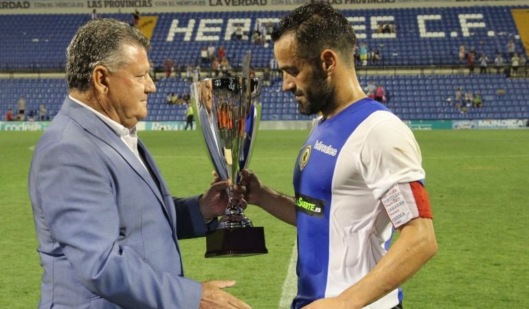 Valentin Botella en el trofeo de presentación del Hércules