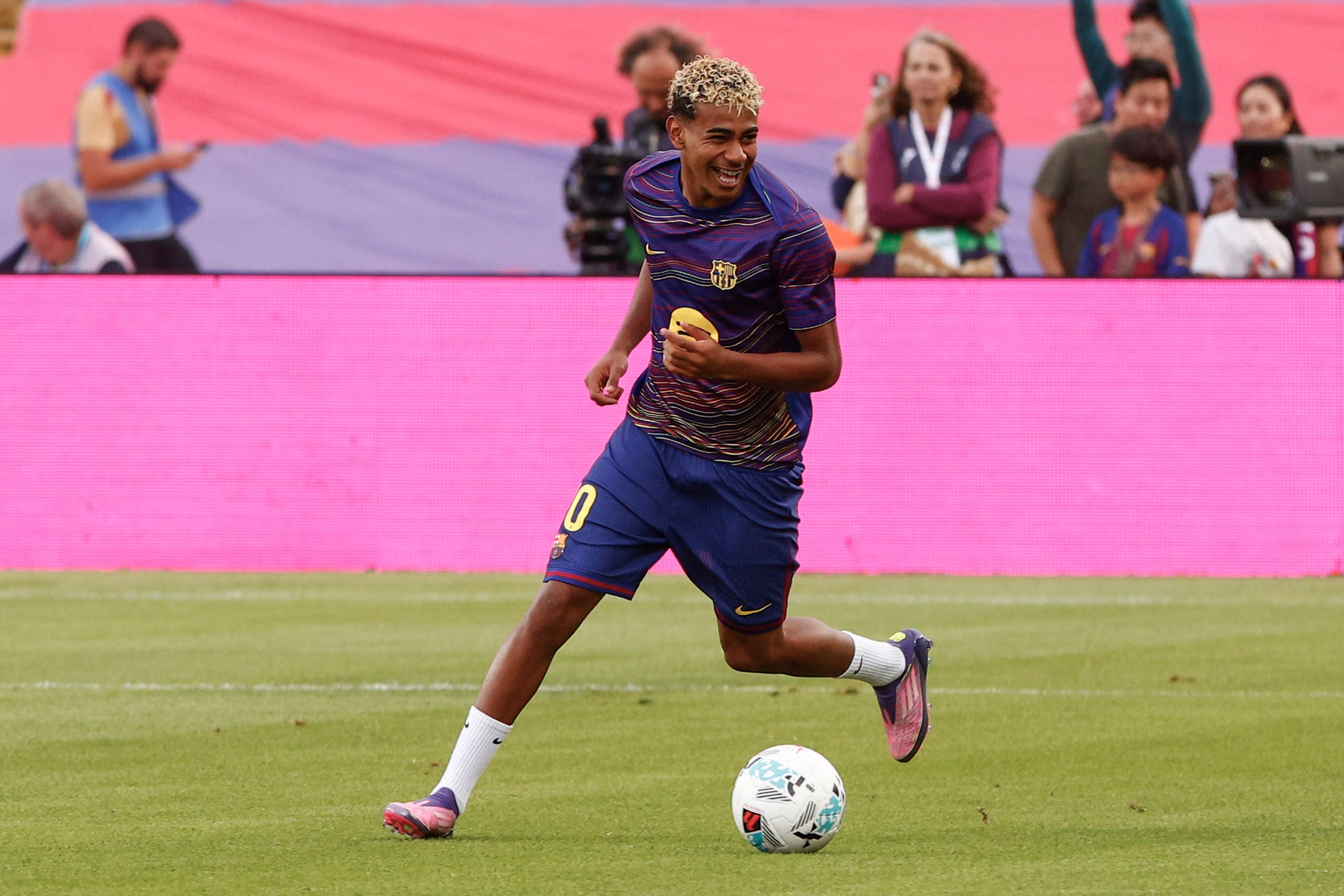 BARCELONA, 28/09/2025.- El delantero del FC Barcelona Lamine Yamal durante el entrenamiento previo al partido de Liga que FC Barcelona y Real Sociedad disputan este domingo en el Estadio de Montjuic. EFE/Quique García