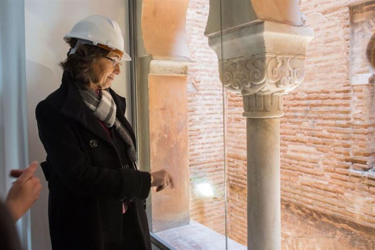 La consejera de Cultura de la Junta de Andalucía, Rosa Aguilar, visita la Alhambra de Granada. 