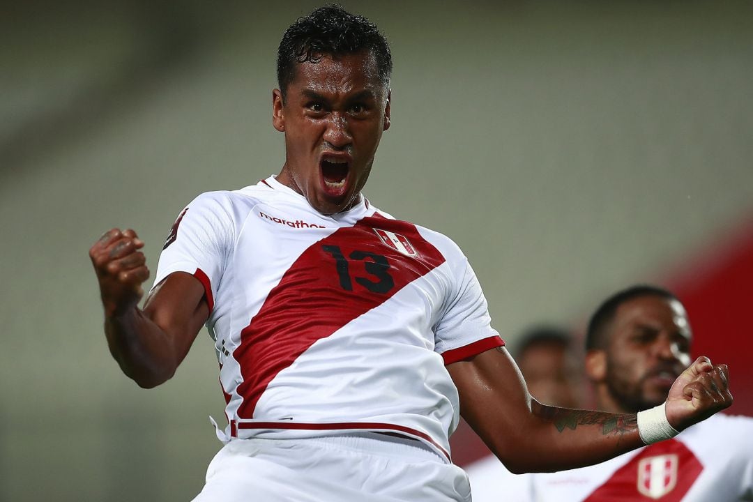 Renato Tapia tras su gol con Perú