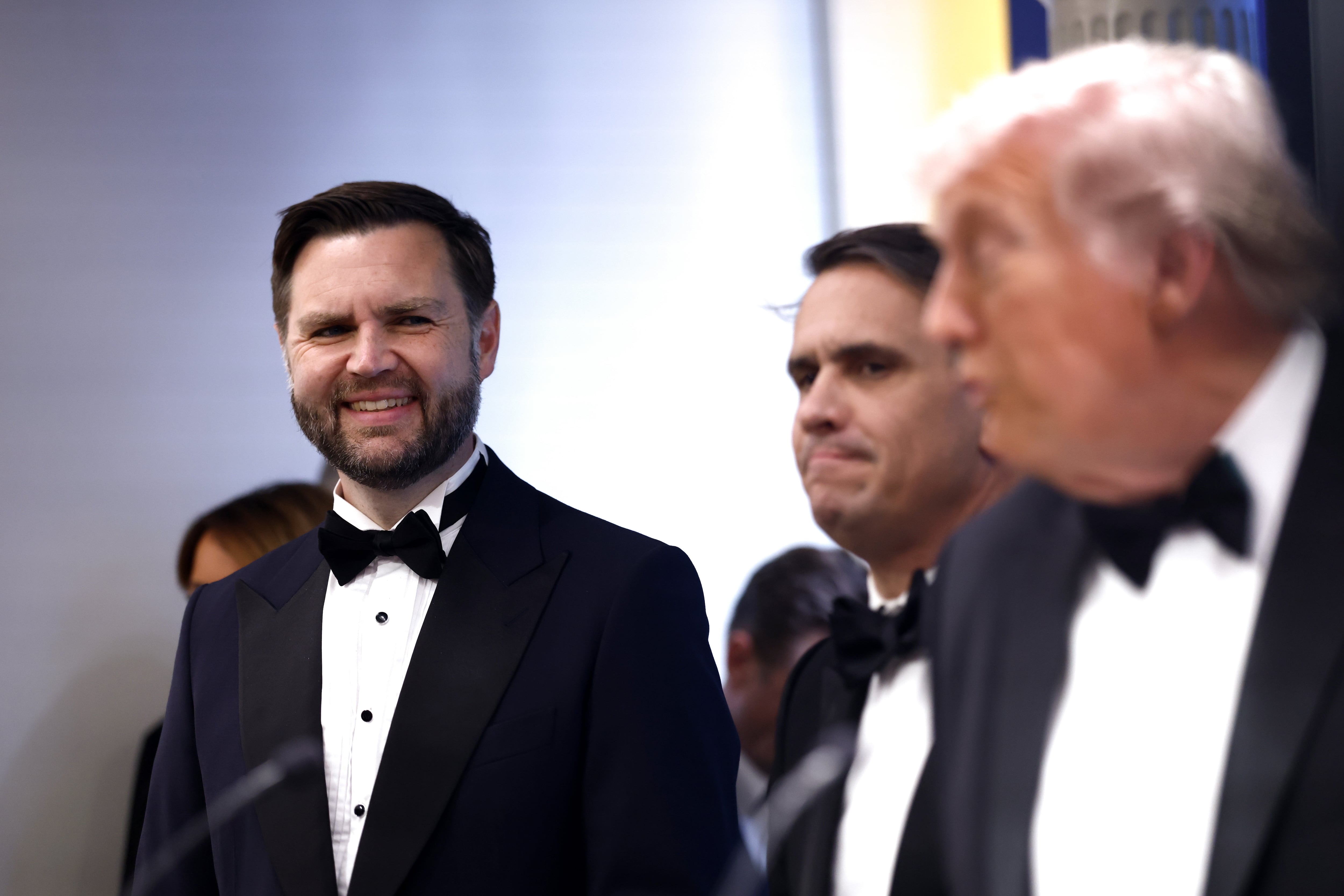 El vicepresidente J.D. Vance es evacuado tras el tiroteo en la Cena de Corresponsales: las imágenes de la operación