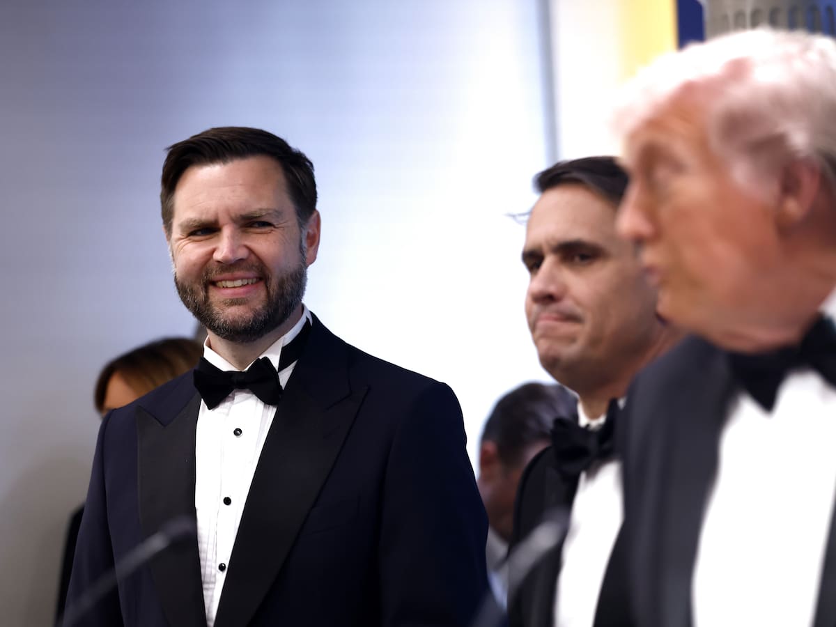 El vicepresidente J.D. Vance es evacuado tras el tiroteo en la Cena de Corresponsales: las imágenes de la operación