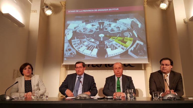 La delegada del Gobierno de la Junta en Granada, el presidente de la Diputación, el alcalde de Granada y el presidente de la Federación de Turismo presentan la participación de Granada en Fitur 2016