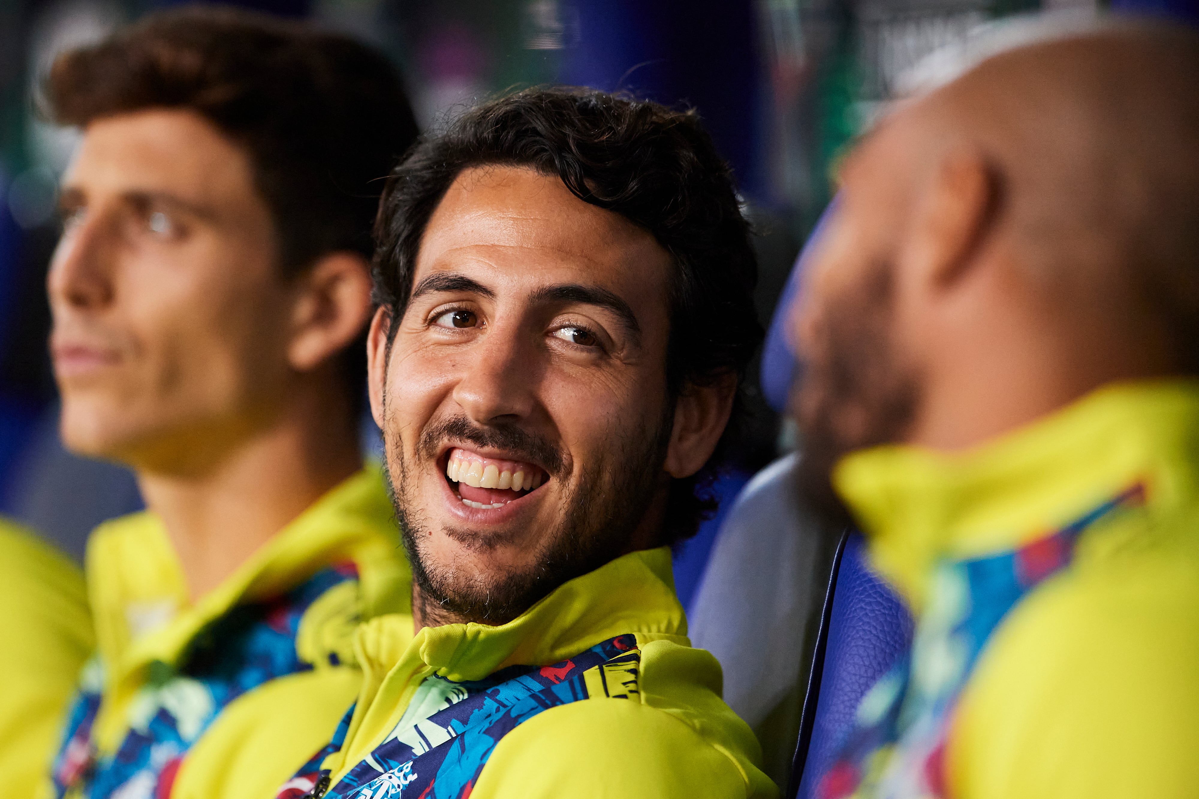 Parejo habla con Capoué en la previa del Villarreal - Austria de Viena.