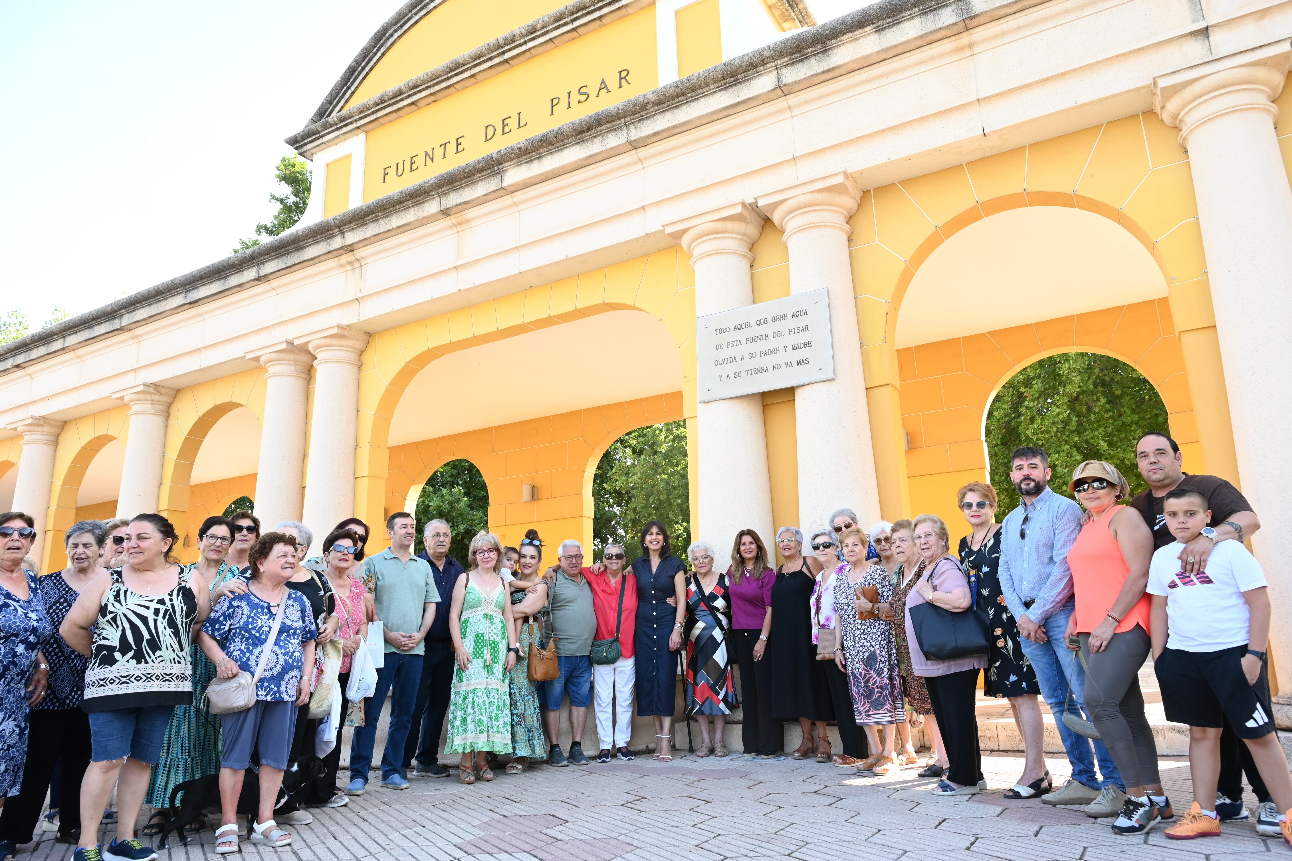 Inauguración de la nueva placa de la Fuente del Pisar con la Asociación de Vecinos La Esperanza