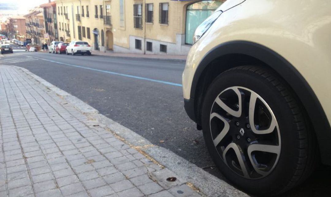 Vehículo estacionado en zona azul