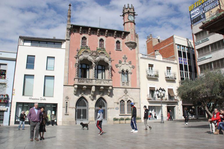 Façana de l'Ajuntament de Granollers, que haurà de pagar 6.000 euros a una dona que es va lesionar en un curs d'autodefensa organitzat pel consistori