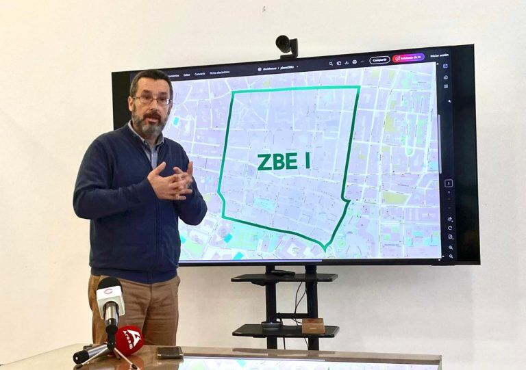 Franco durante la presentación de la ZBE esta mañana