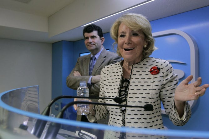 La presidenta del PP de Madrid, Esperanza Aguirre, durante la rueda de prensa que ha ofrecido hoy tras la reunión del Comité de Dirección de los populares de Madrid