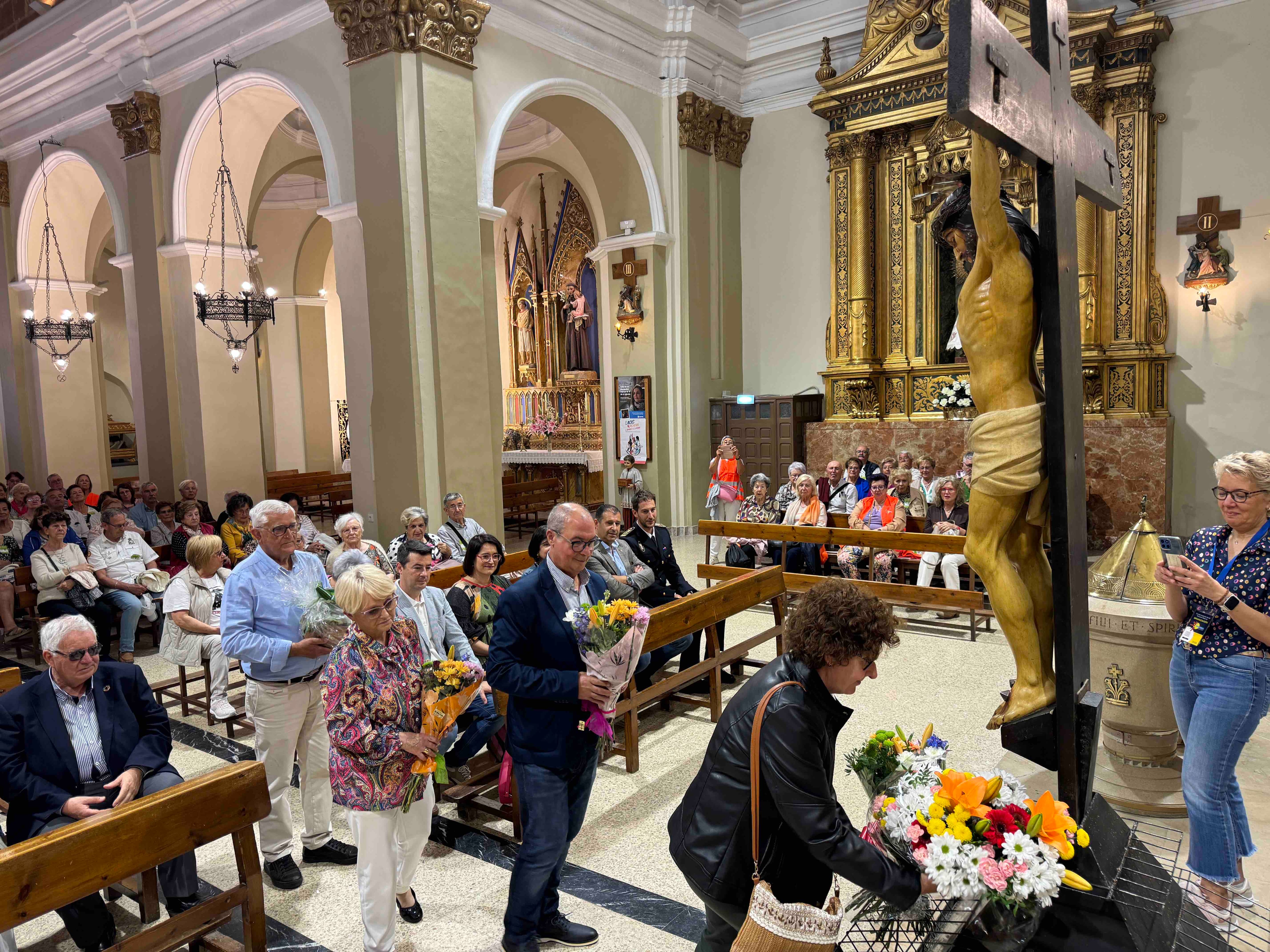 Ofrenda floral. Foto: Ayuntamiento de Binéfar