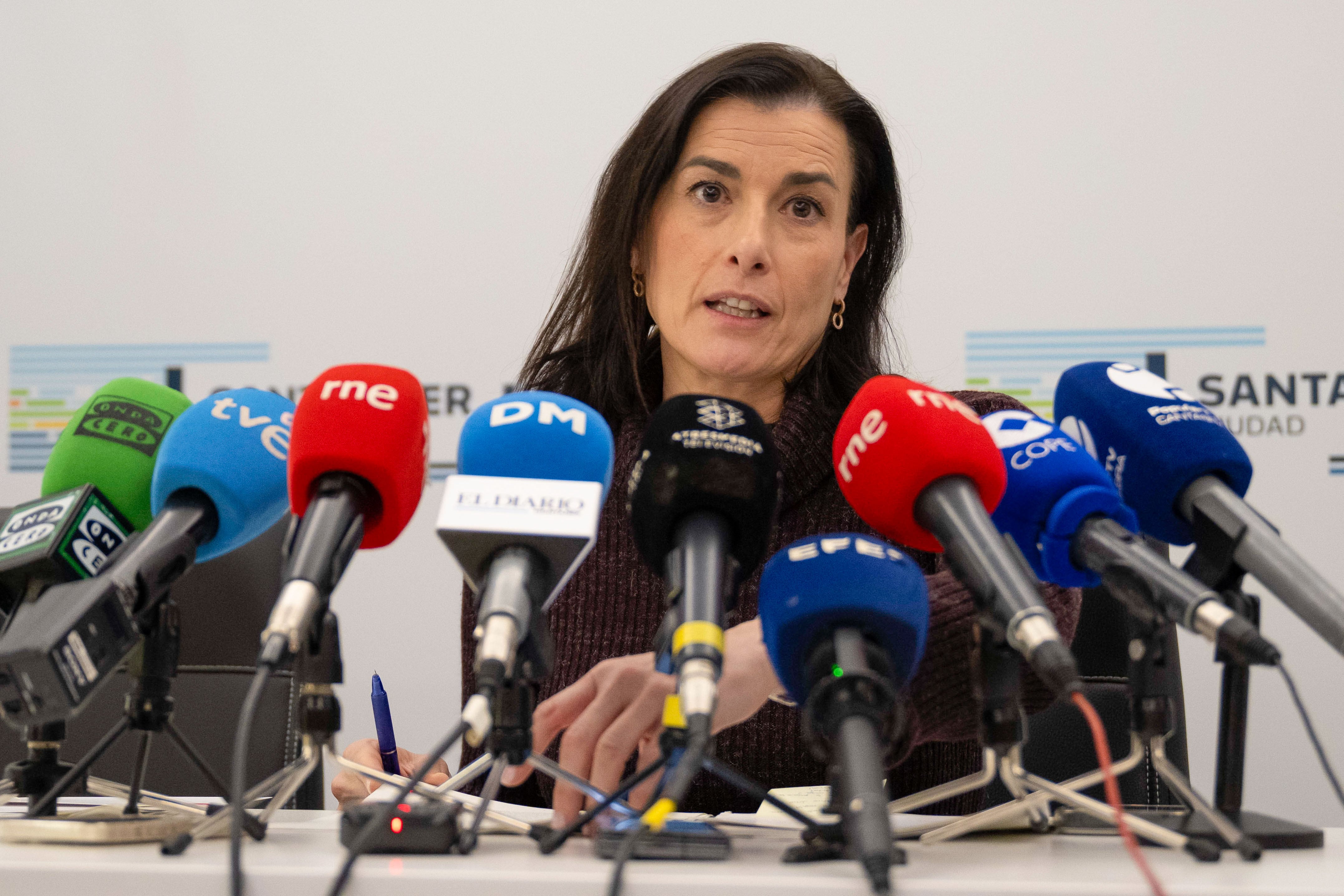 La alcaldesa de Santander, Gema Igual, durante la rueda de prensa que ofreció el viernes 6 de marzo para dar explicaciones por la actuación de la Policía Local.