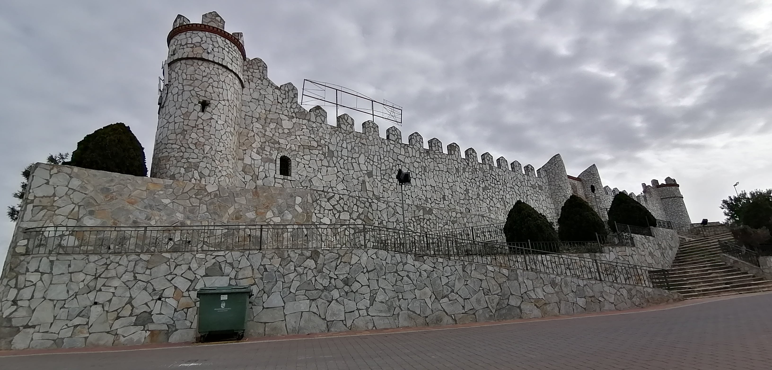 Castillo del siglo XX de Minglanilla (Cuenca).