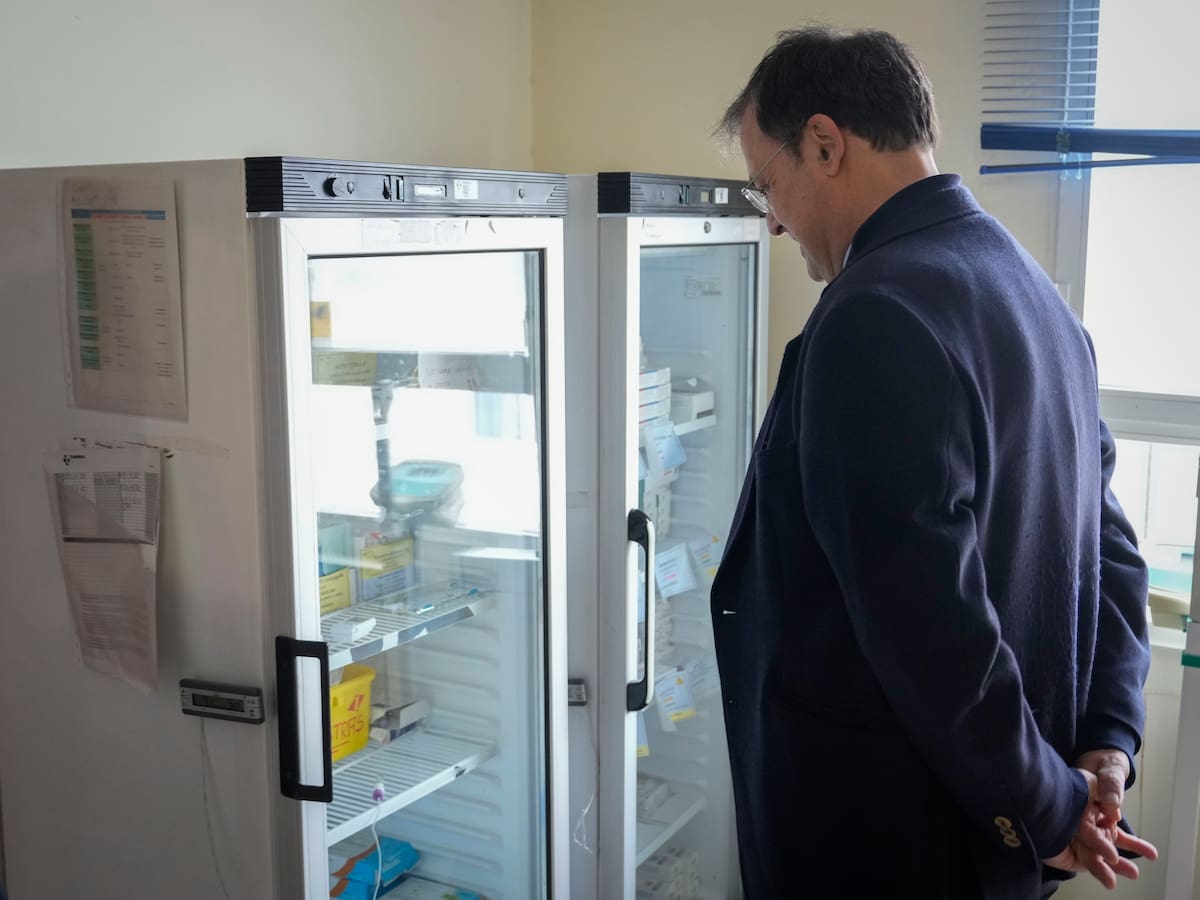 Salud duda si revacunará a los menores tras el error con las vacunas caducadas y espera la recomendación definitiva