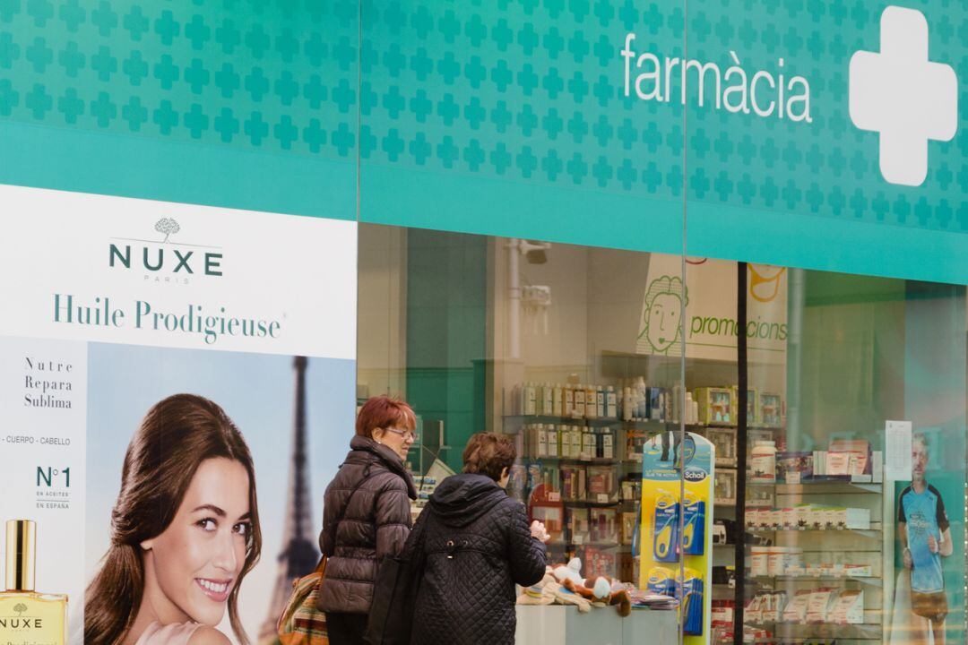 Una oficina de farmàcia a Andorra la Vella. Des d'ara, podran recollir medicaments caducats.