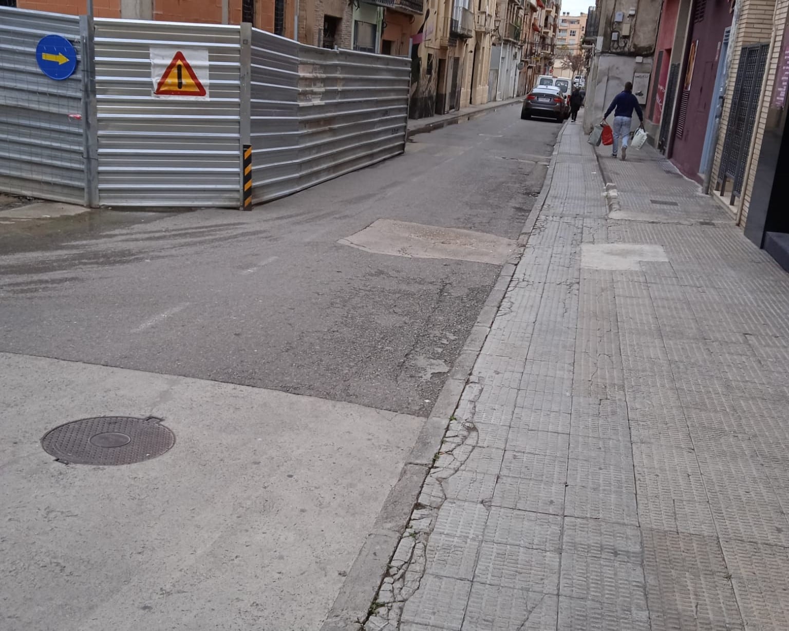 Tramo de la calle Padre Huesca, necesitado de una reurbanización