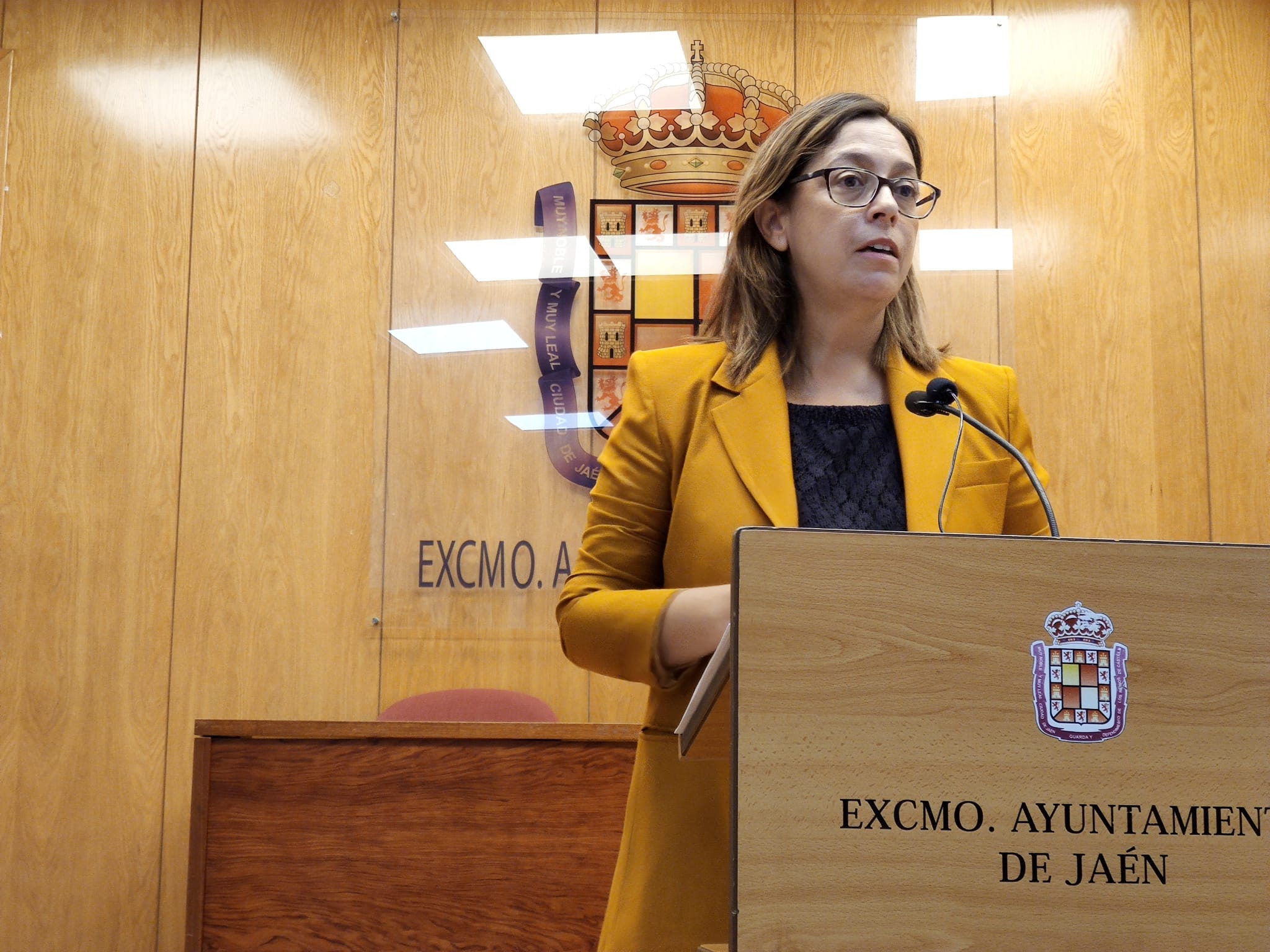 La segunda teniente de alcalde y concejala de presidencia del Ayuntamiento de Jaén, África Colomo, durante una rueda de prensa