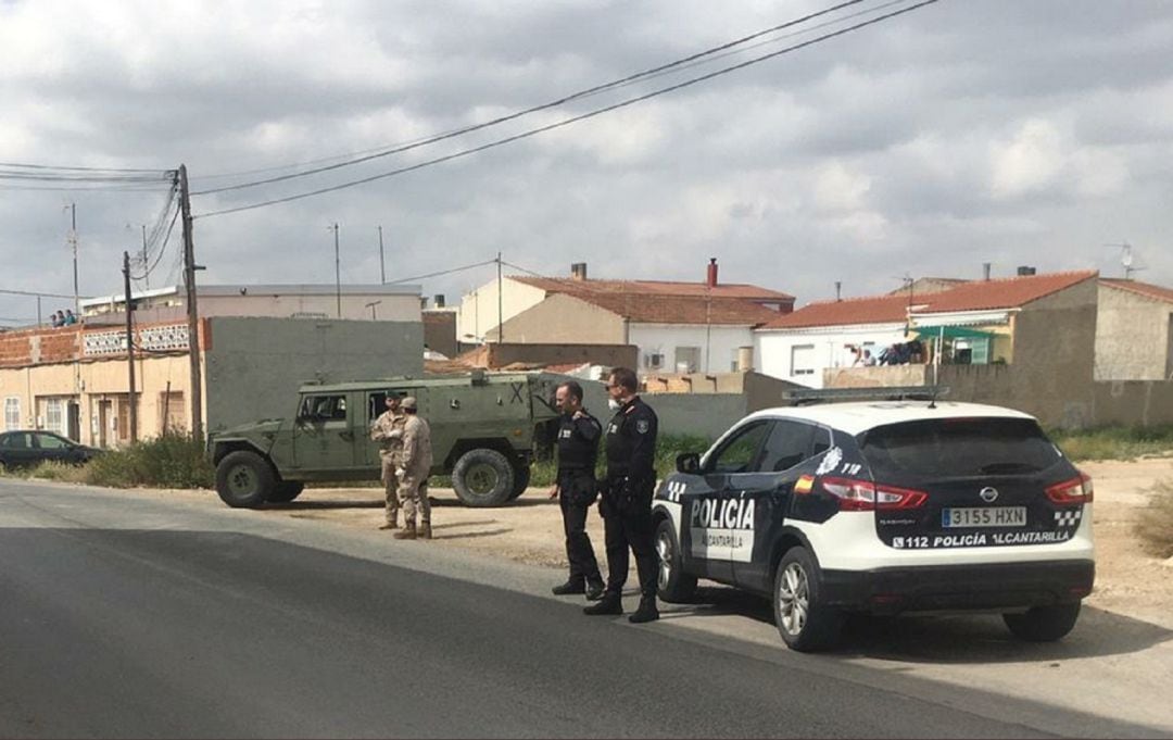 El Ministerio de Defensa ha desplegado en la mañana de este miércoles un escuadrón de zapadores paracaidistas del Ejército del Aire para prestar apoyo a la población de Alcantarilla