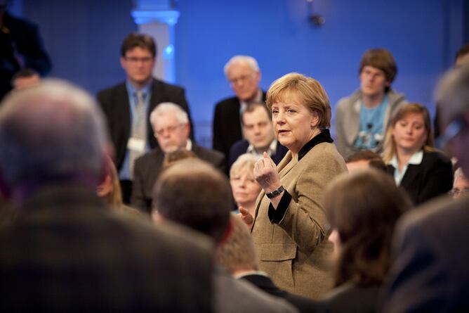 Angela Merkel participa en un encuentro con ciudadanos sobre el futuro de Alemania