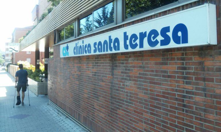 Fachada principal de la Clínica Santa Teresa en Ávila