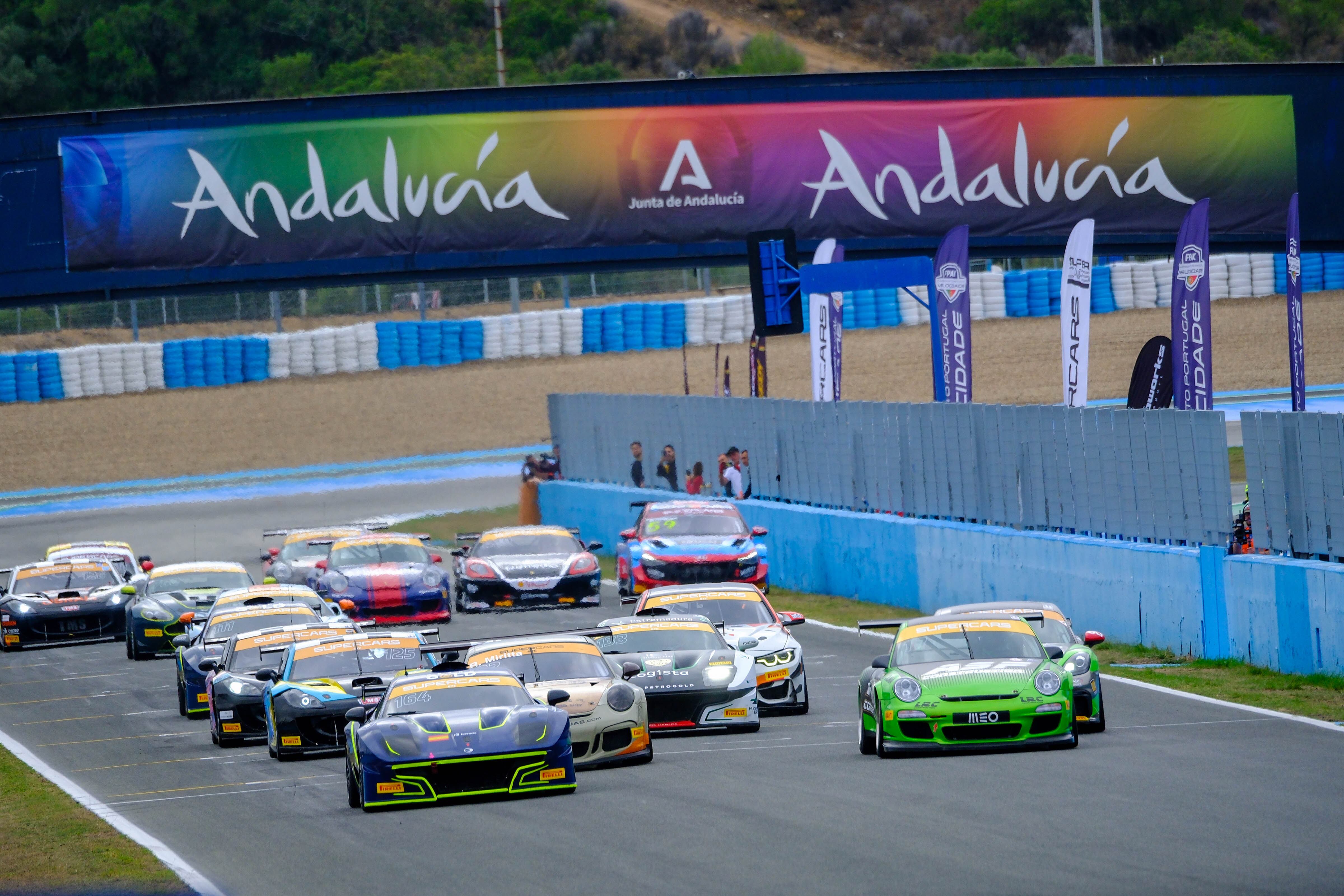 Carreras del Iberian Racing Festival en el Circuito de Jerez