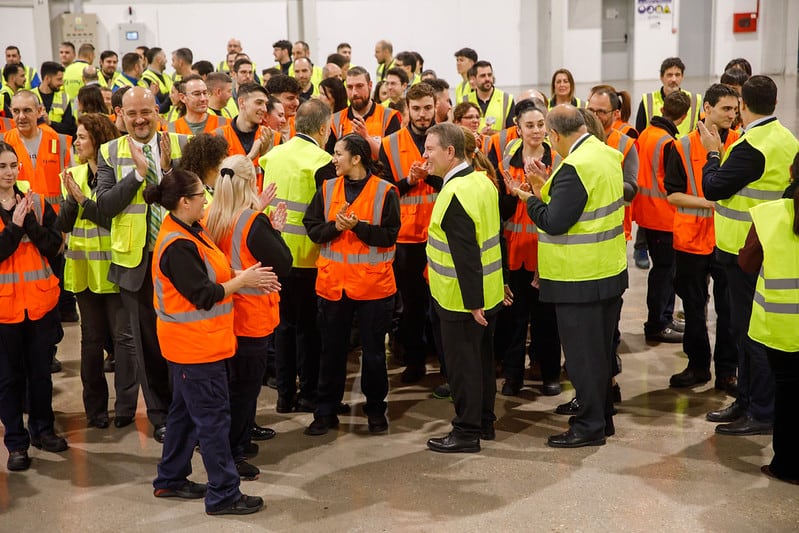 El presidente de Castilla-La Mancha, Emiliano García-Page, visita las instalaciones de la empresa Sumitomo en la ciudad de Cuenca. (Fotos: D. Esteban González // JCCM)