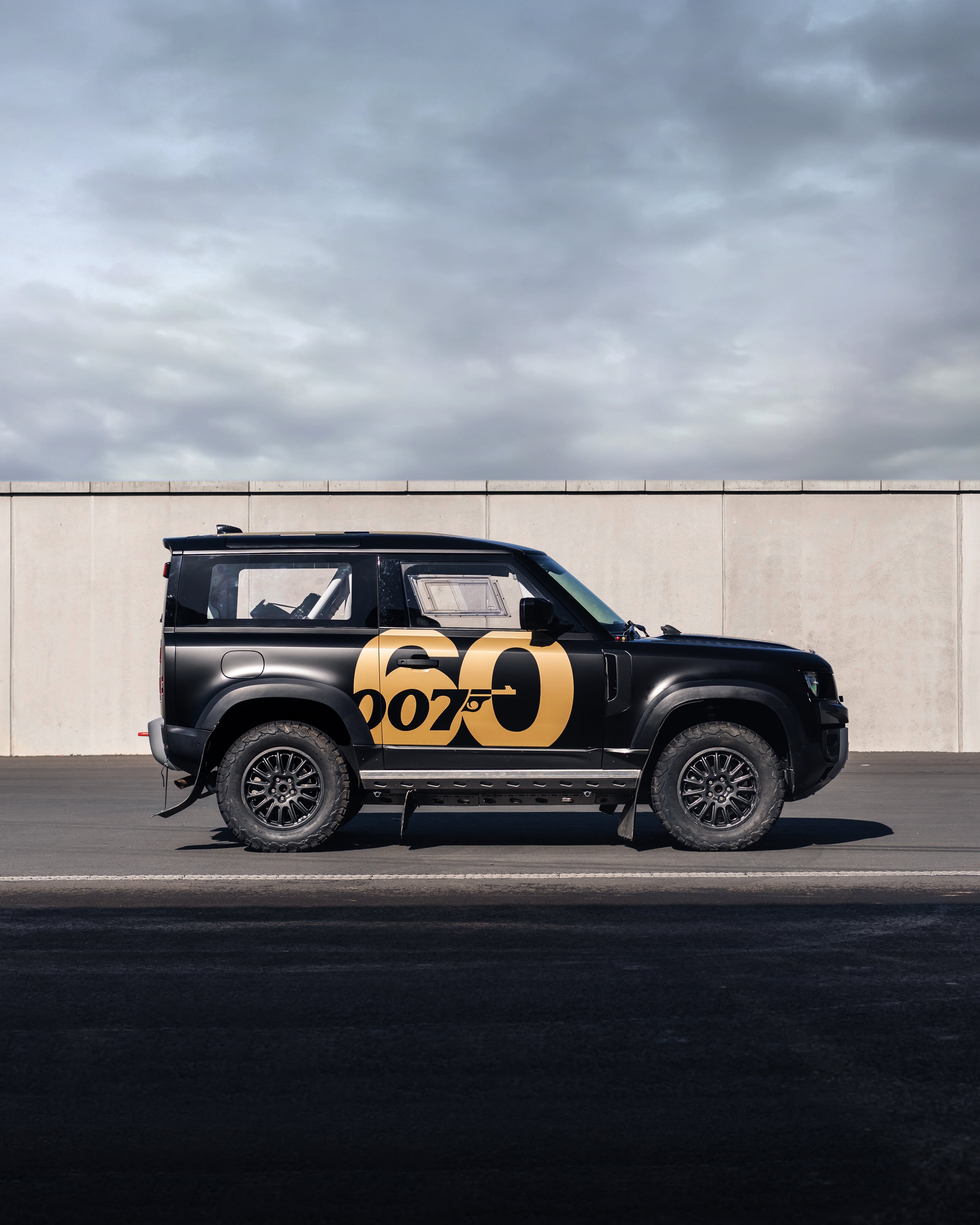 Land Rover celebra los 60 años del agente más especial