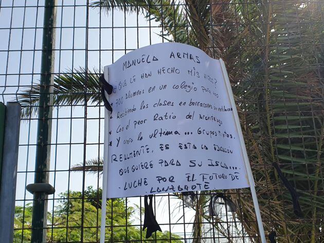 Pancarta exhibida durante la concentración.