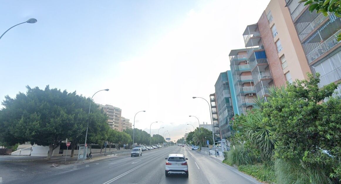 Zona de la avenida de Dénia de Alicante donde debe hacerse el paso de peatones