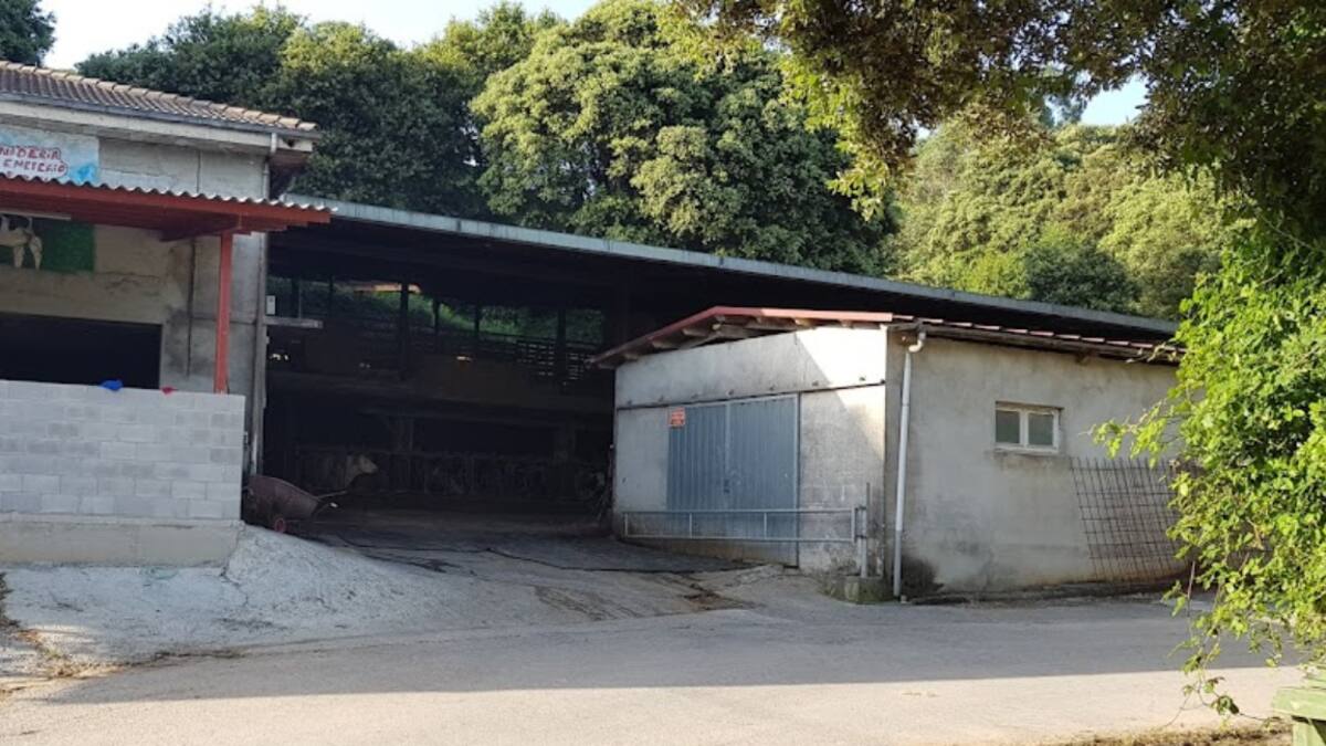 Fallece un hombre de 65 años en Isla tras volcar con una maquina elevadora