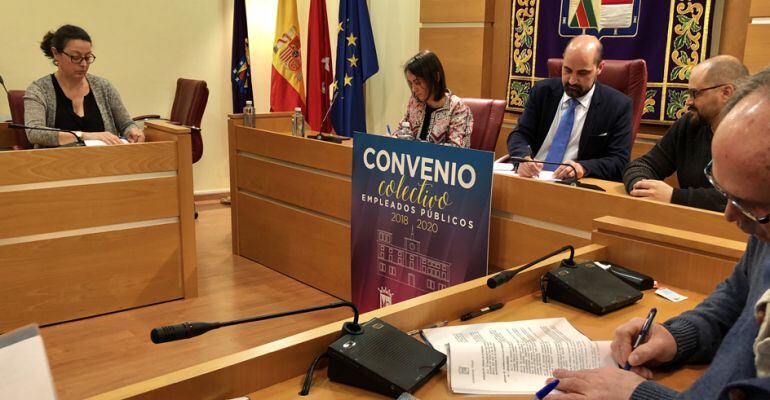 Ayuntamiento y sindicatos participaron en la firma del nuevo convenio