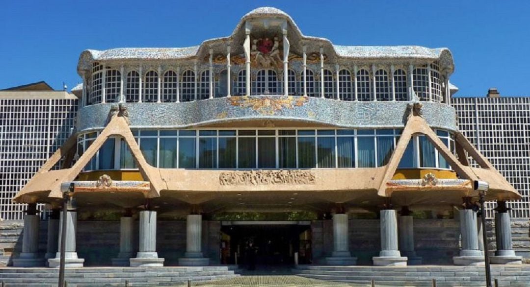 Fachada principal de la Asamblea Regional, ubicada en Cartagena