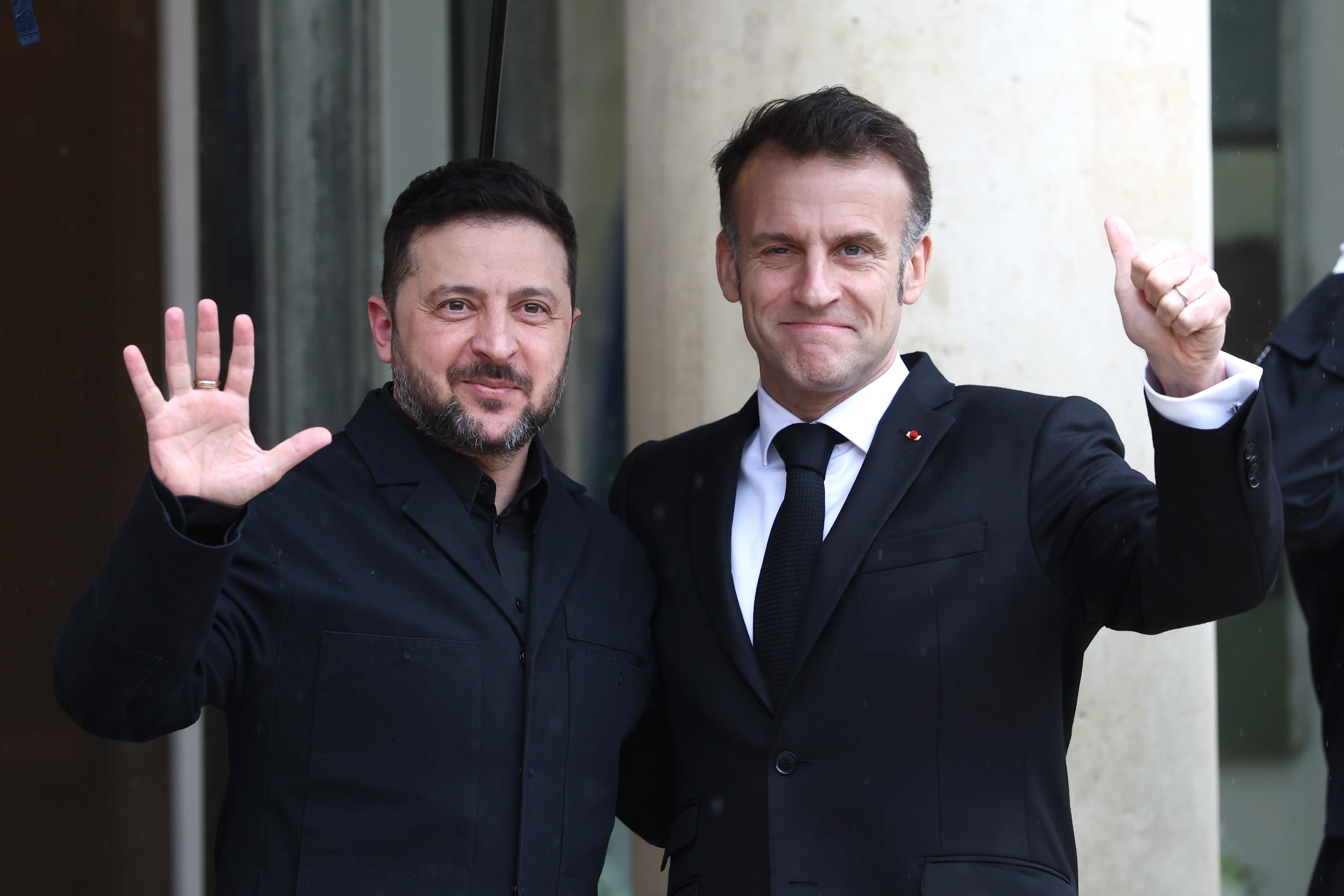 Volodimir Zelenski y Emmanuel Macron antes de su reunión en París el pasado día 13