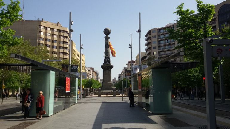 Escultura del Justicia de Aragón en la plaza Aragón 