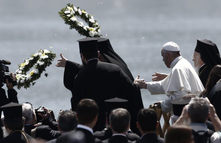 El papa Francisco, durante su visita al campo de Moria. 