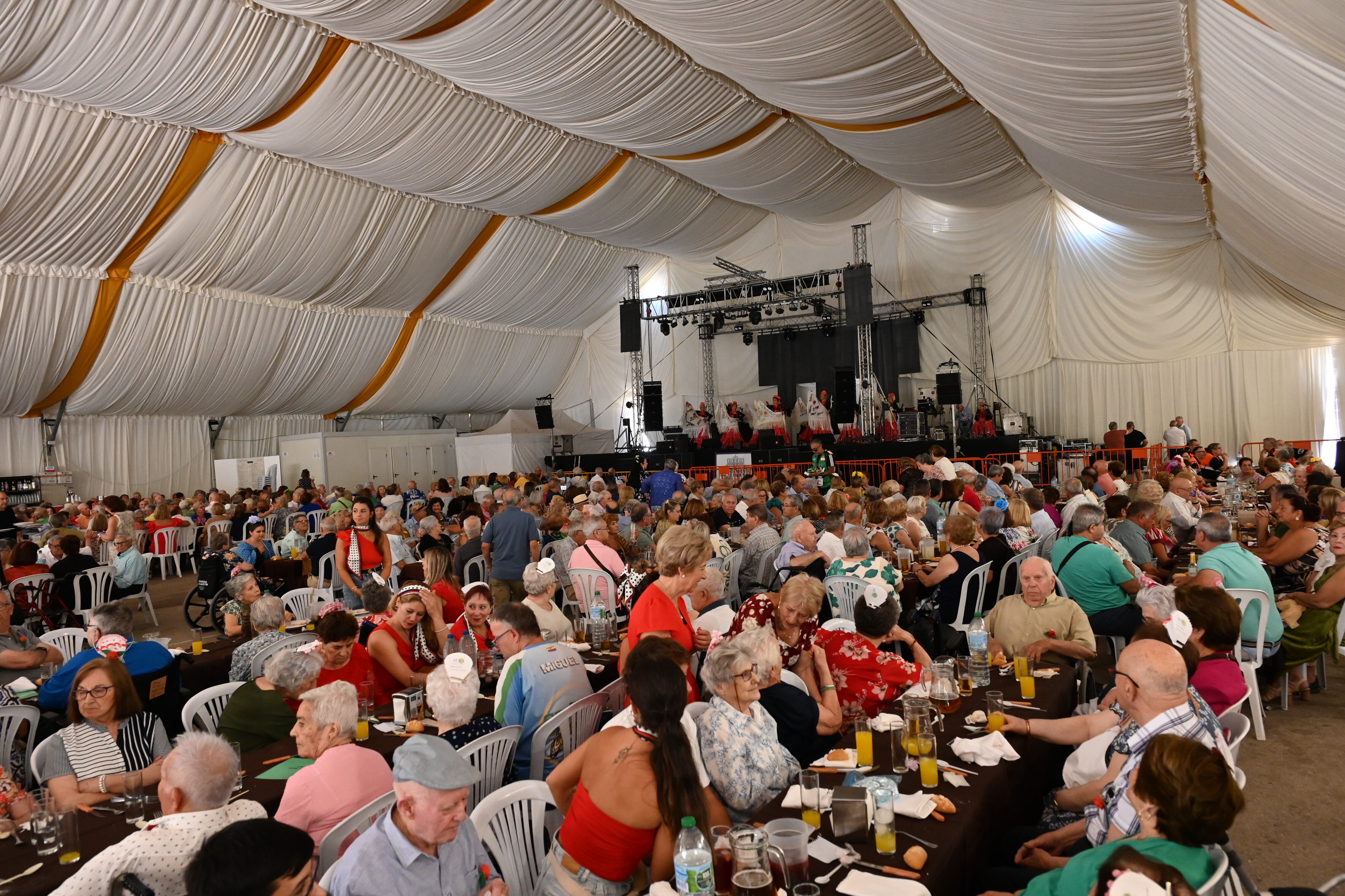 Comida tradicional para los mayores de la ciudad.