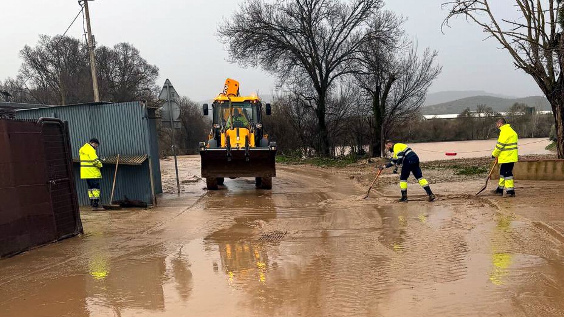 Trabajos de limpieza en Bobadilla (Antequera)