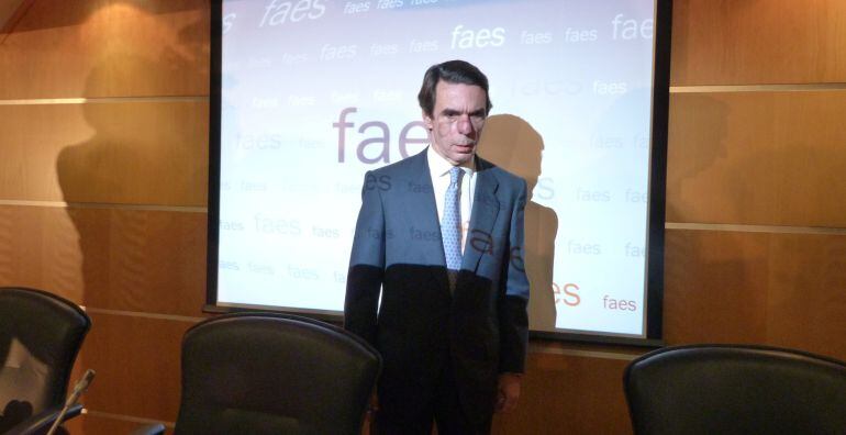 El expresidente español, José María Aznar, antes de comenzar el acto de Faes