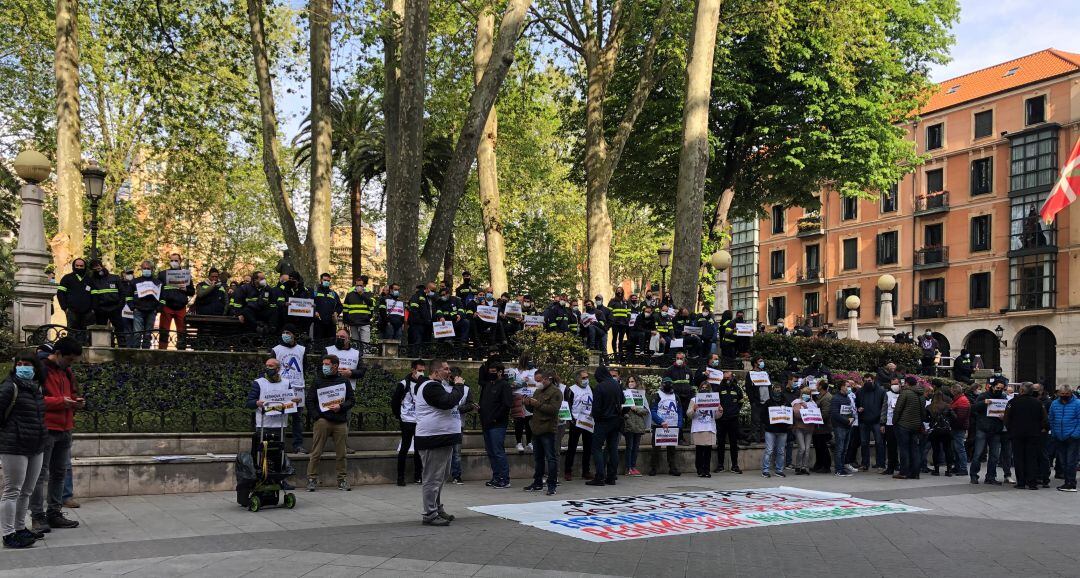 Trabajadores de Aernnova frente al Tribunal Superior de Justicia del País Vasco