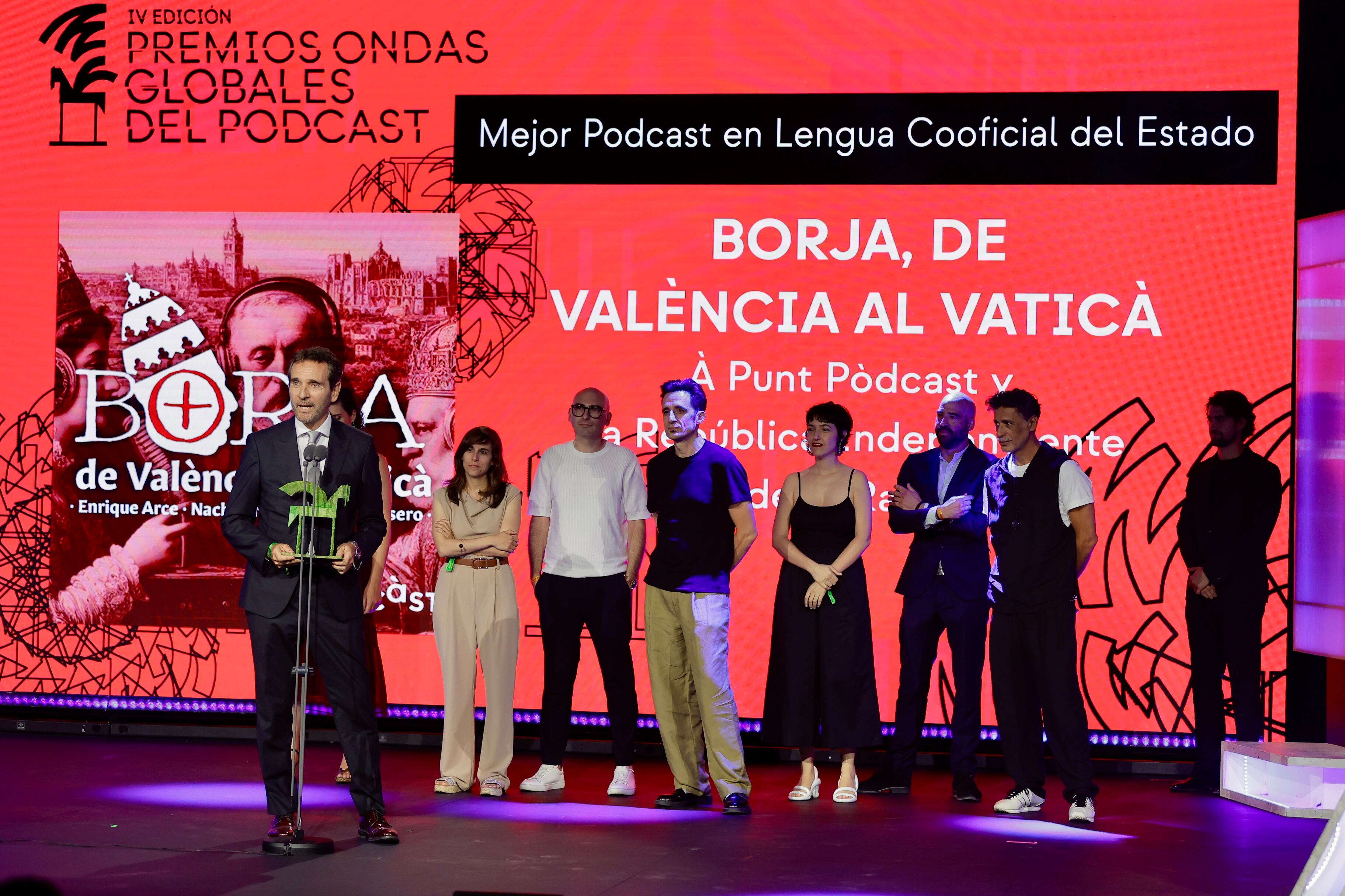 El equipo recibe el premio (Imagen: À Punt)