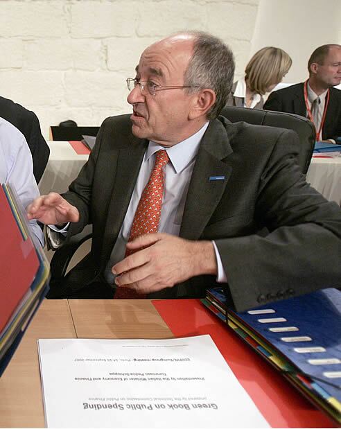 Miguel Ángel Fernández Ordóñez en la primera sesión del ECOFIN